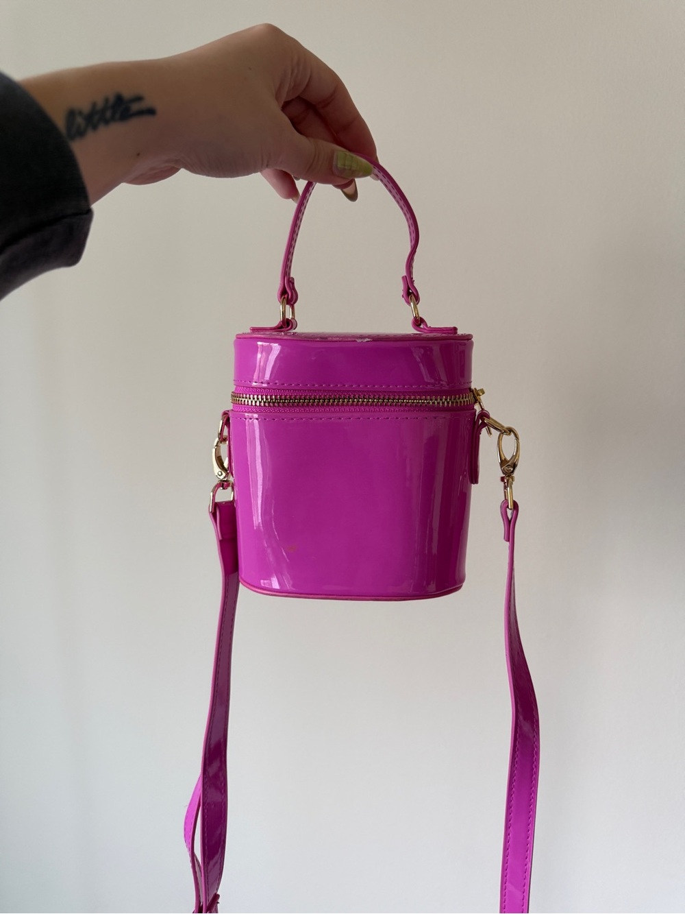 Hot Pink Patent Bucket Crossbody Bag - Women's Stylish Shoulder Bag